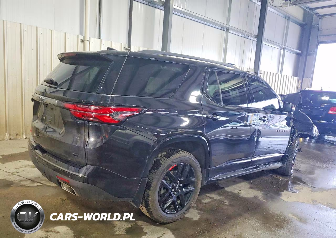 2023 Chevrolet Traverse Premier VIN:1GNEVKKW4PJ135742 - 3