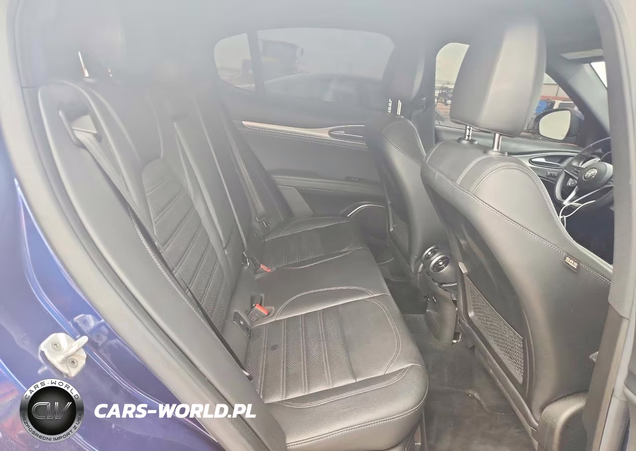 2018 Alfa Romeo Stelvio Ti Sport VIN:ZASFAKNN8J7B67388 - 10