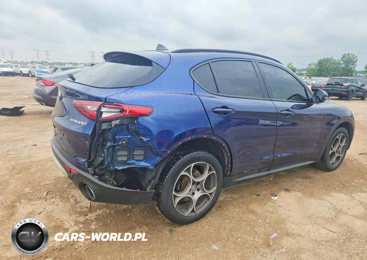 2018 Alfa Romeo Stelvio Ti Sport VIN:ZASFAKNN8J7B67388 - 3