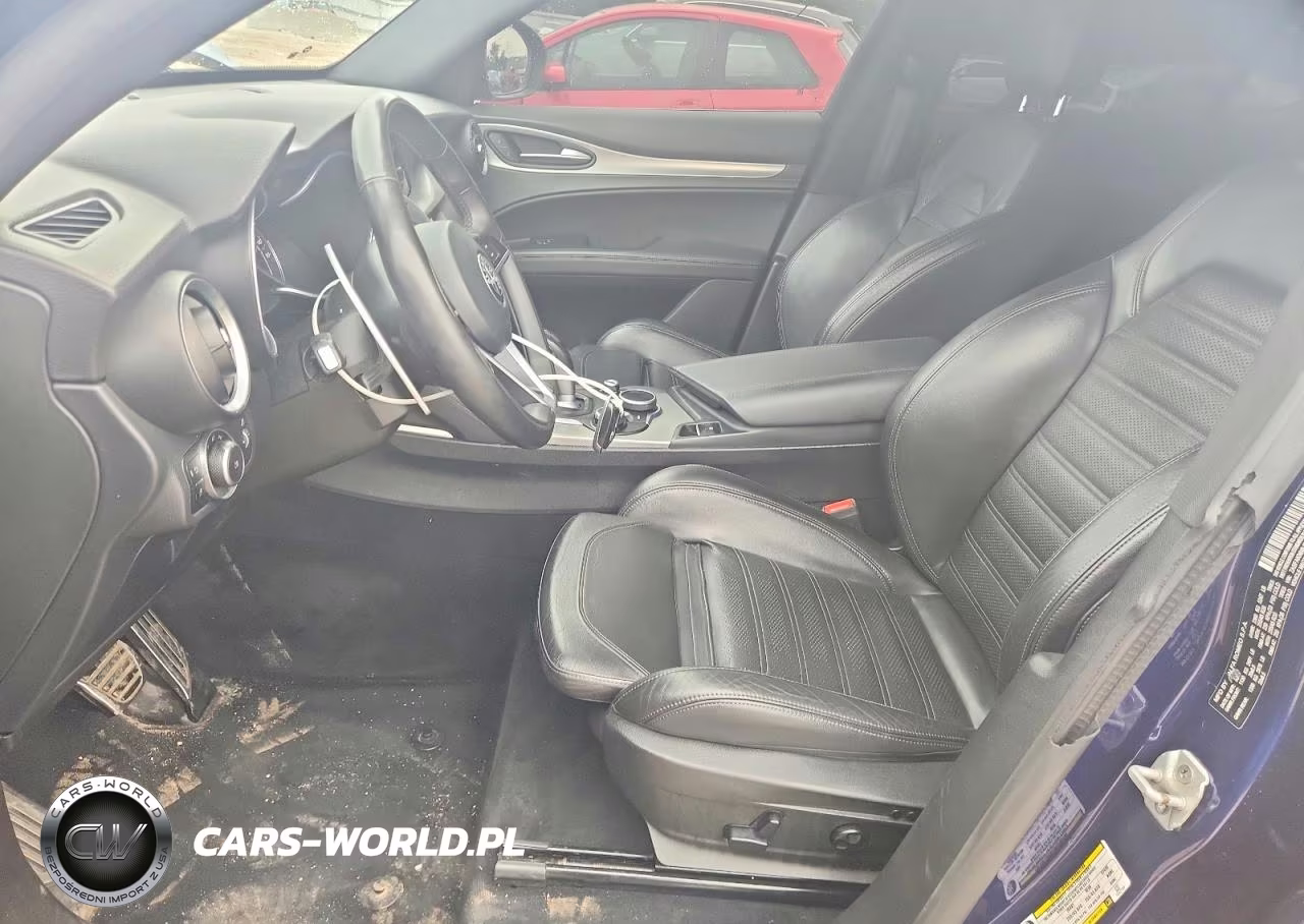 2018 Alfa Romeo Stelvio Ti Sport VIN:ZASFAKNN8J7B67388 - 7