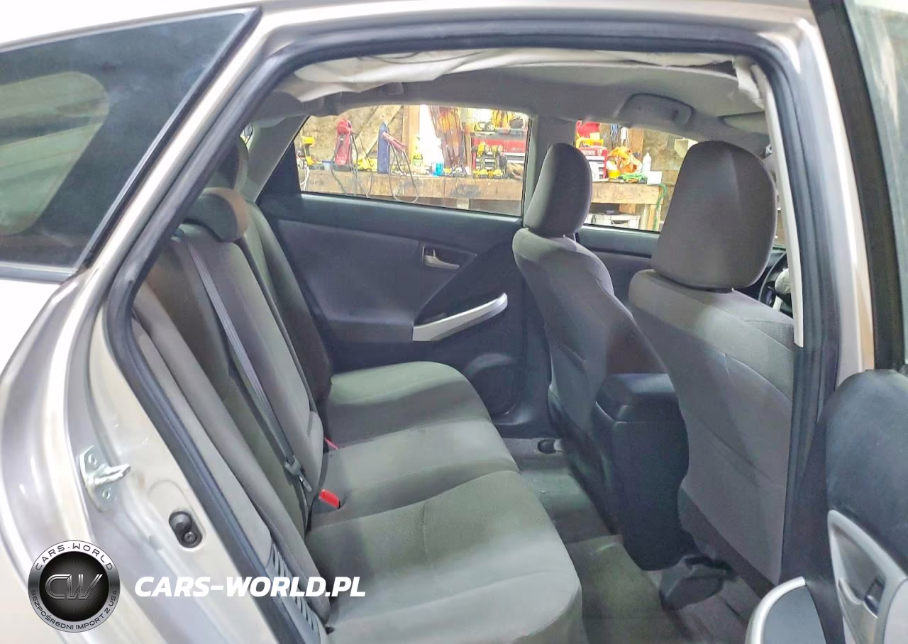 2015 Toyota Prius Two VIN:JTDKN3DU3F0475045 - 10
