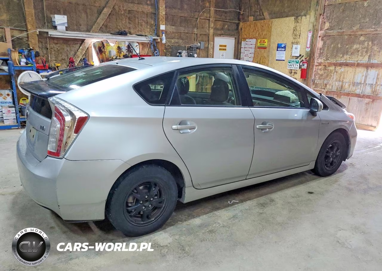 2015 Toyota Prius Two VIN:JTDKN3DU3F0475045 - 3