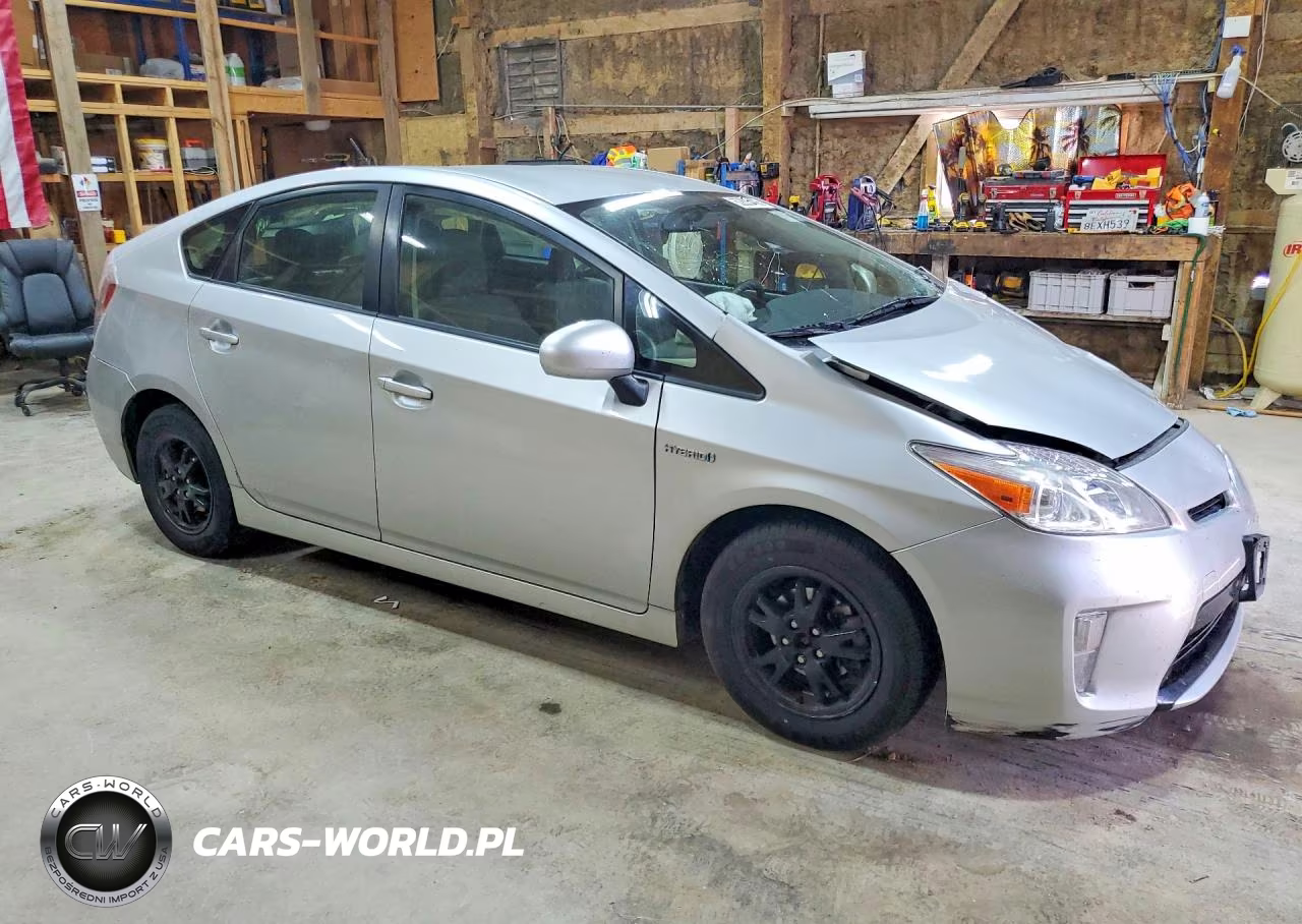 2015 Toyota Prius Two VIN:JTDKN3DU3F0475045 - 4