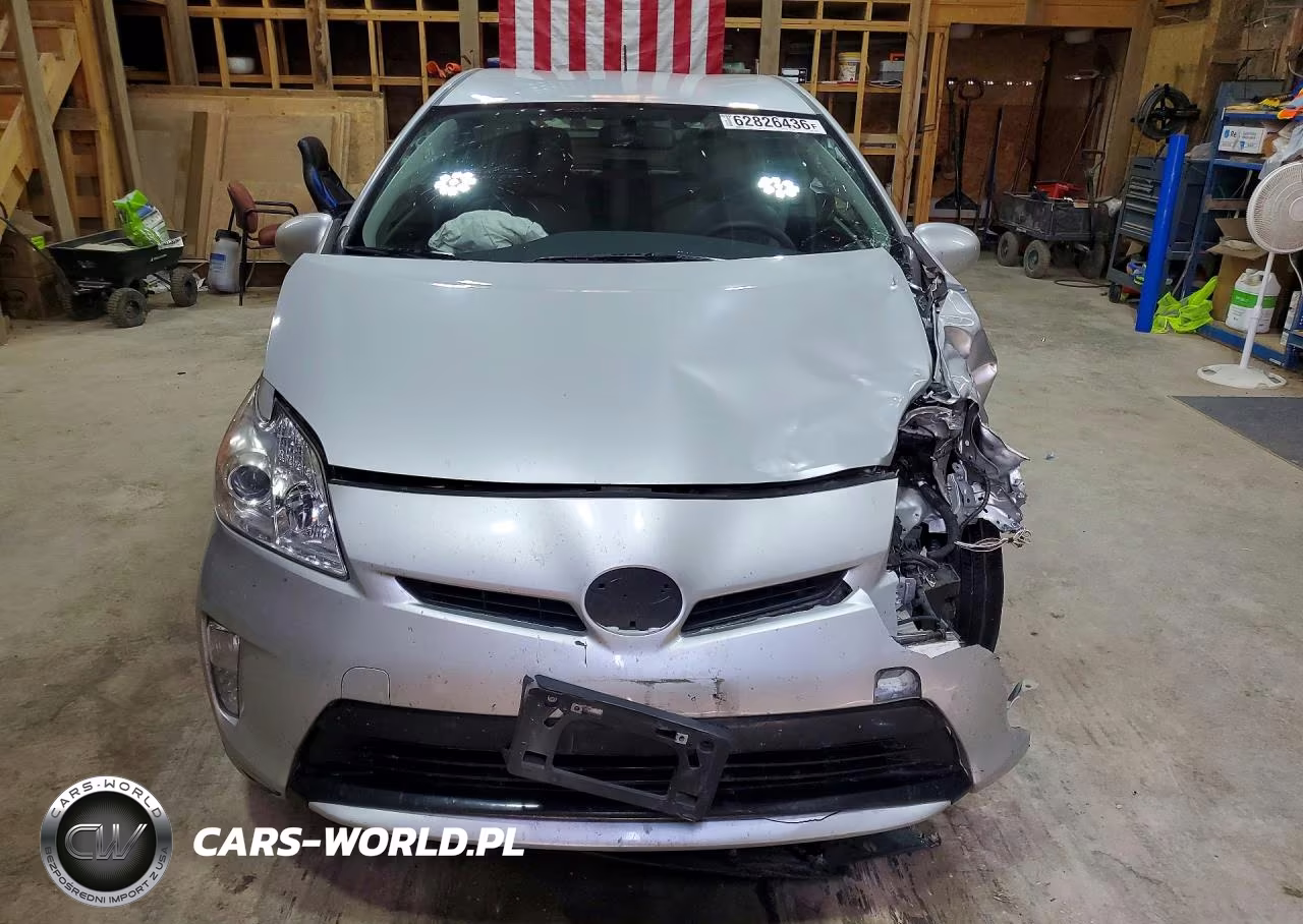 2015 Toyota Prius Two VIN:JTDKN3DU3F0475045 - 5