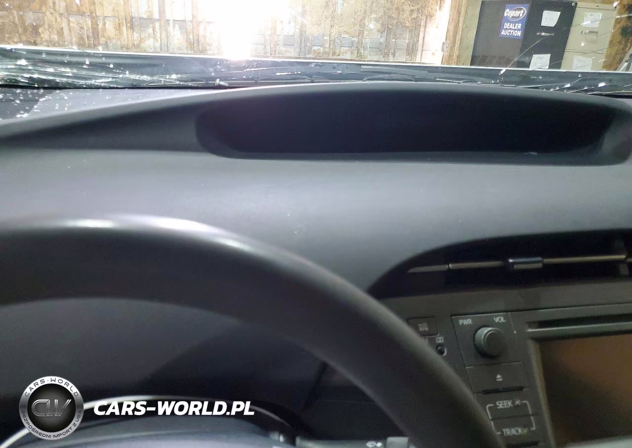2015 Toyota Prius Two VIN:JTDKN3DU3F0475045 - 9