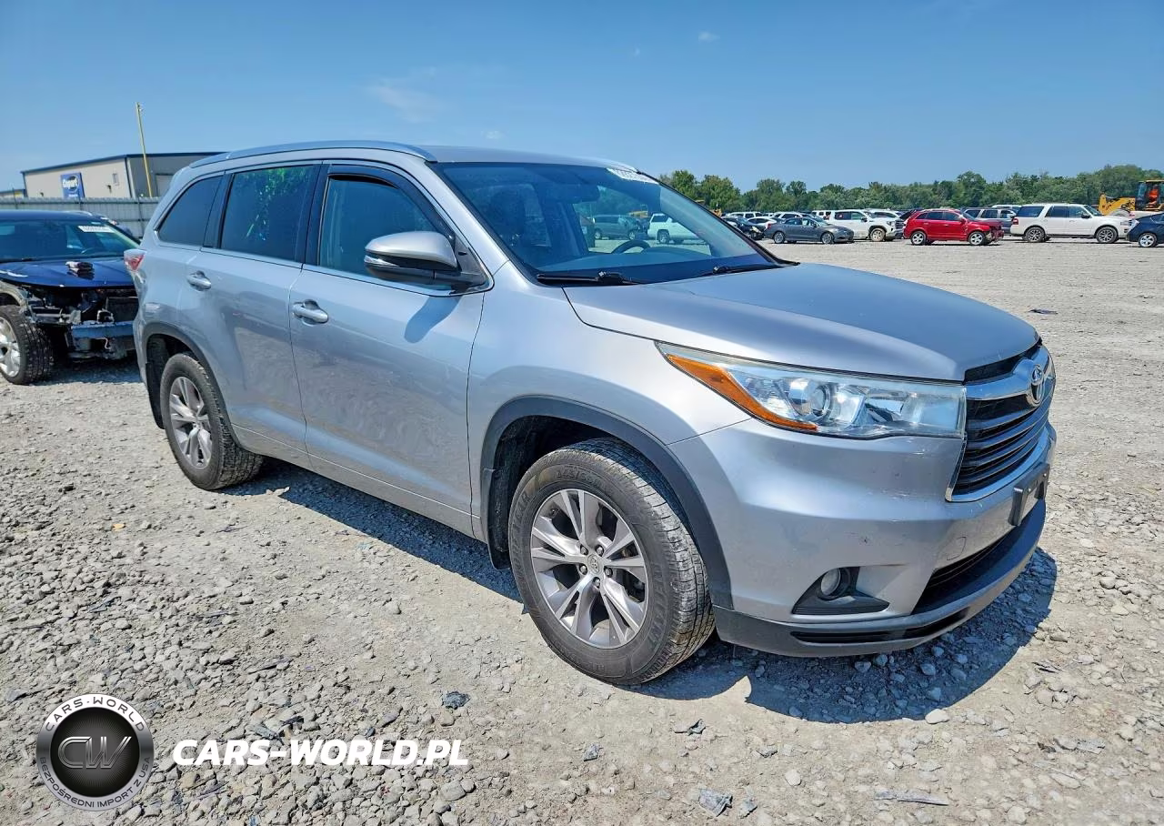 2015 Toyota Highlander Xle VIN:5TDJKRFH8FS127956 - 4