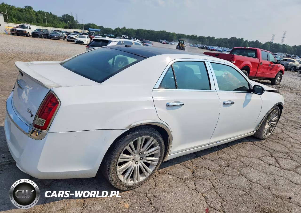 2014 Chrysler 300 S VIN:2C3CCABG8EH176094 - 3