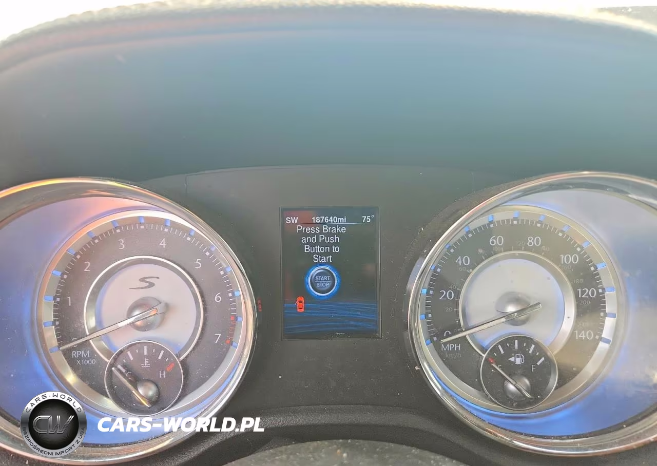 2014 Chrysler 300 S VIN:2C3CCABG8EH176094 - 9