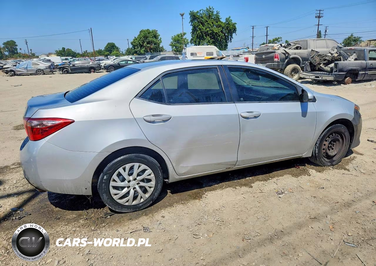 2017 Toyota Corolla Le VIN:5YFBURHE4HP624841 - 3