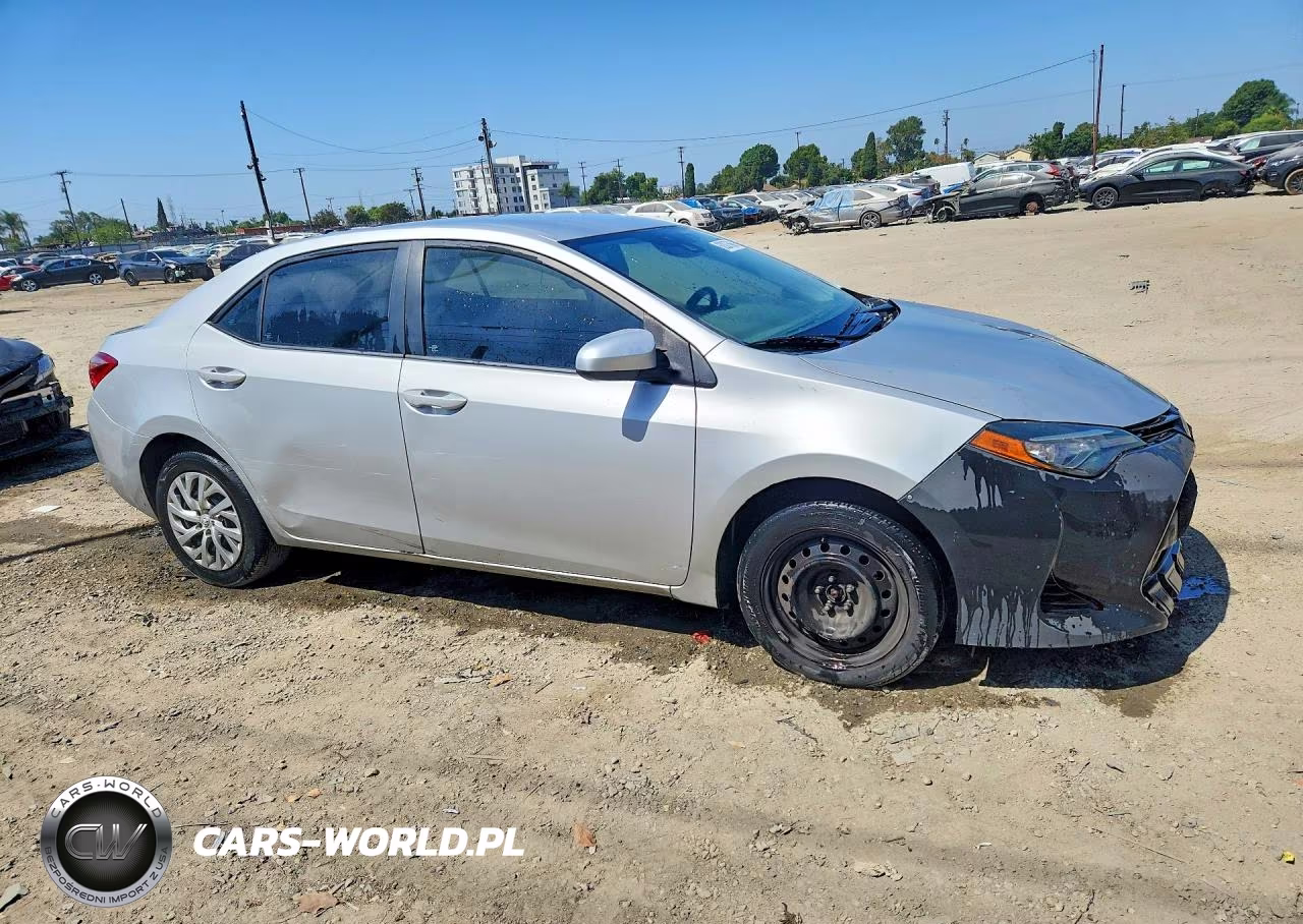 2017 Toyota Corolla Le VIN:5YFBURHE4HP624841 - 4