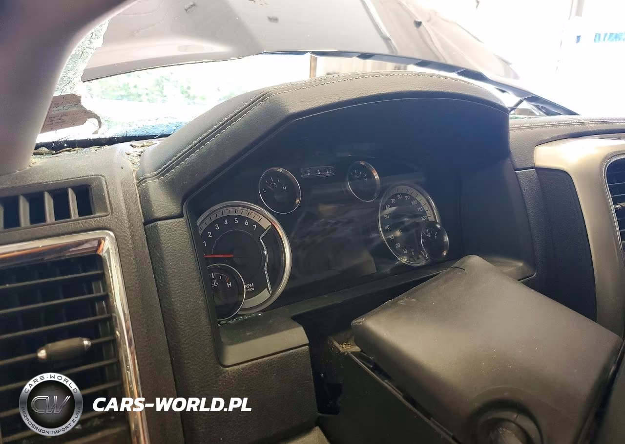 2016 Ram 1500 Laramie VIN:1C6RR7NT9GS239674 - 9