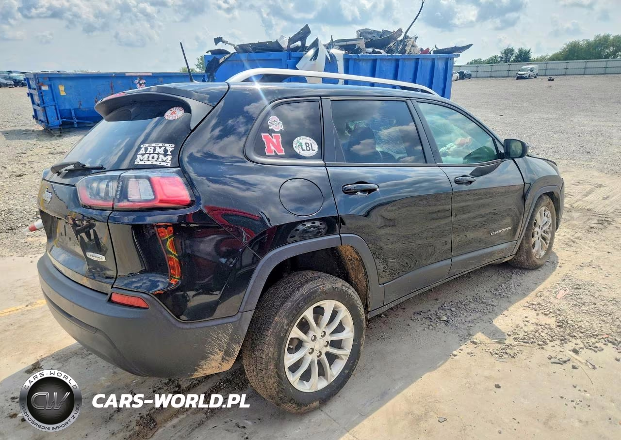 2020 Jeep Cherokee Latitude VIN:1C4PJLCB3LD620588 - 3