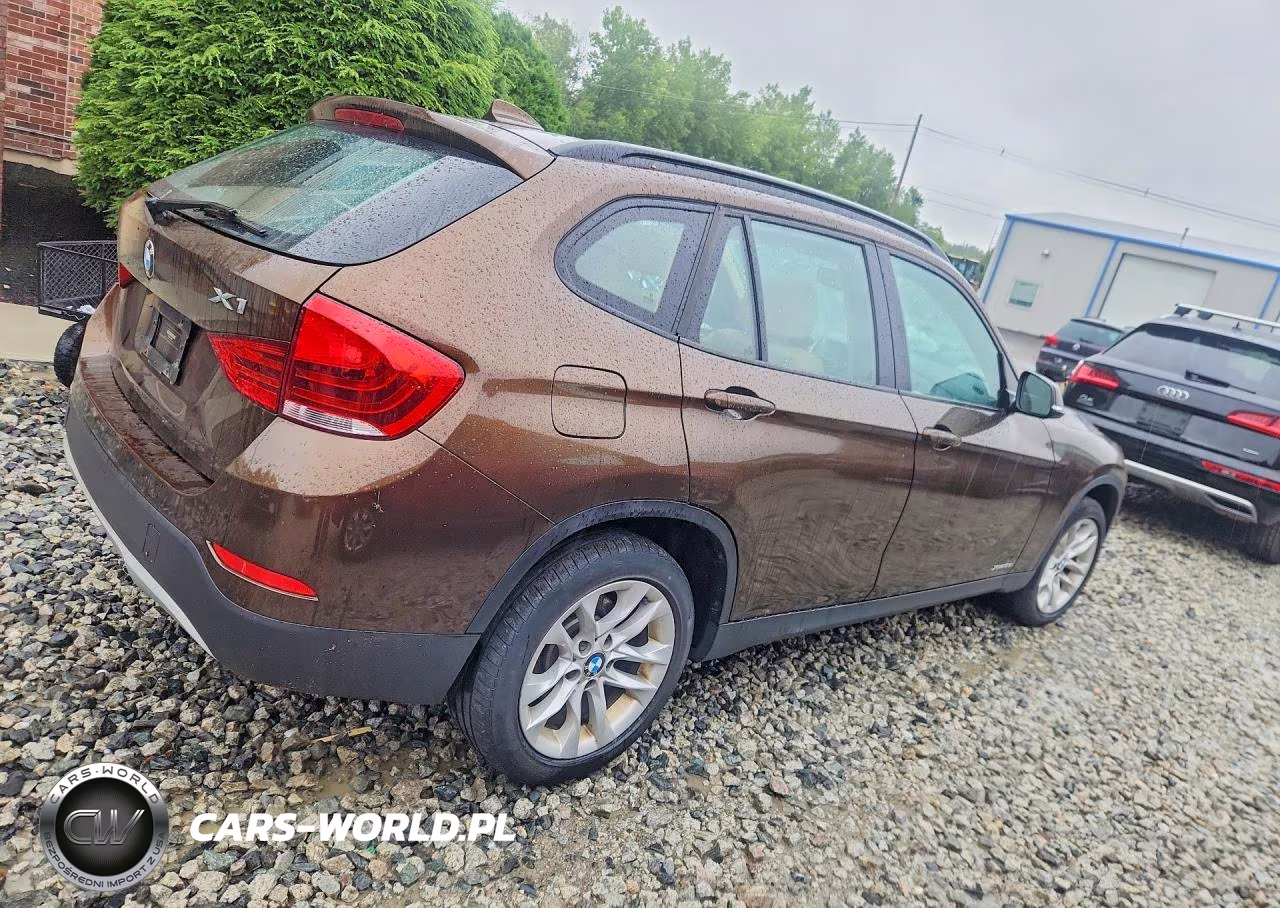 2015 BMW X1 xDrive28I VIN:WBAVL1C5XFVY34621 - 3