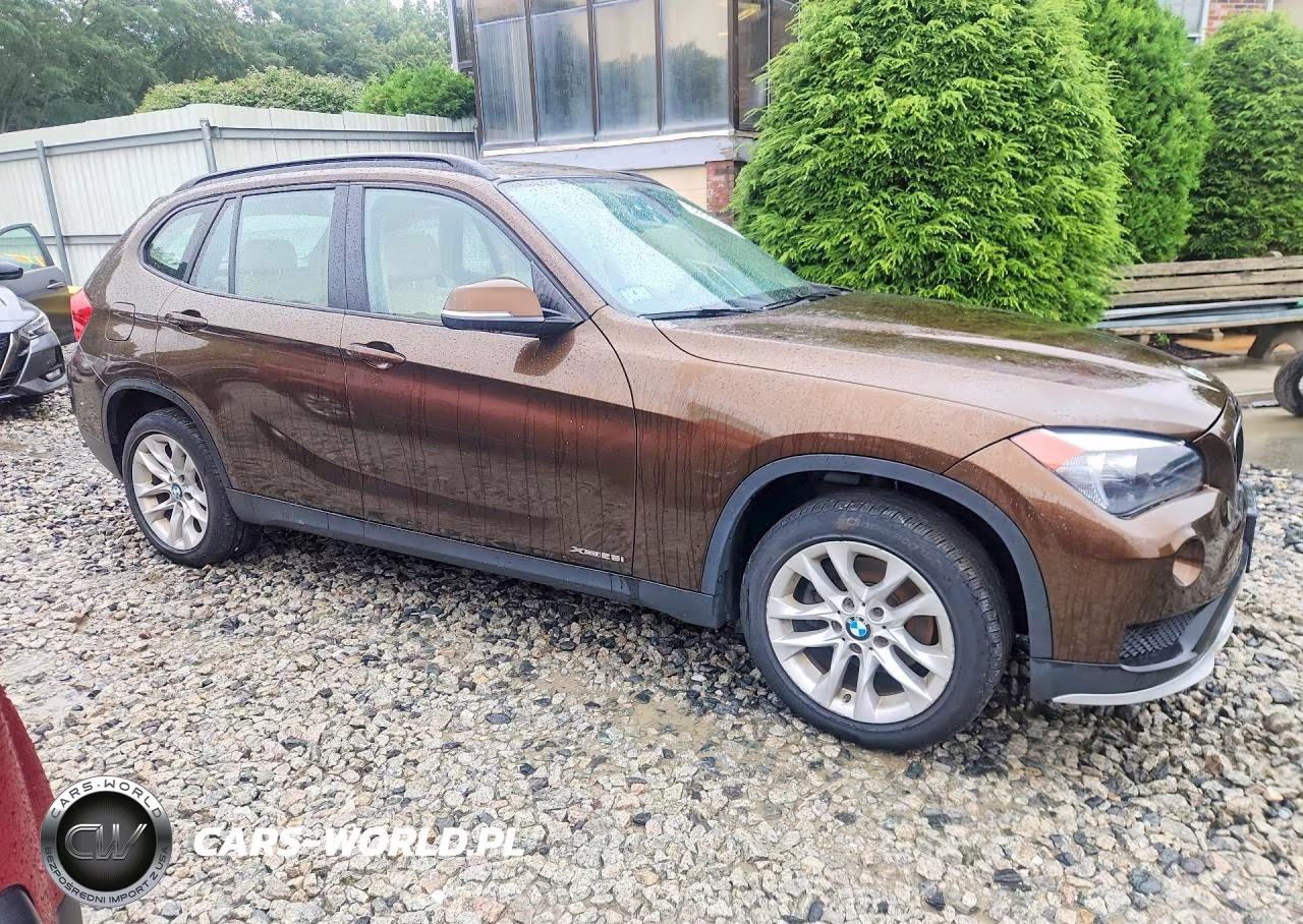 2015 BMW X1 xDrive28I VIN:WBAVL1C5XFVY34621 - 4