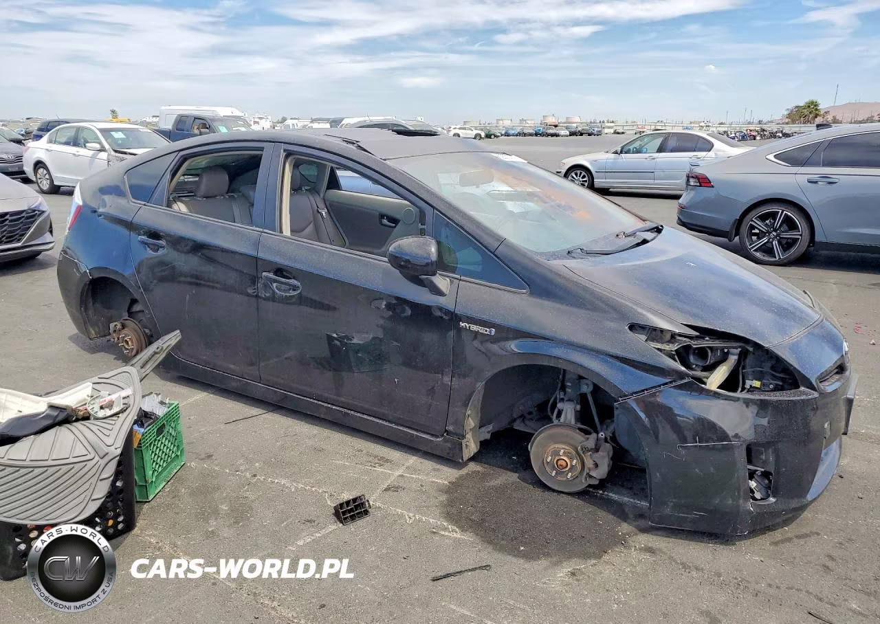 2011 Toyota Prius Three VIN:JTDKN3DU8B0283694 - 4