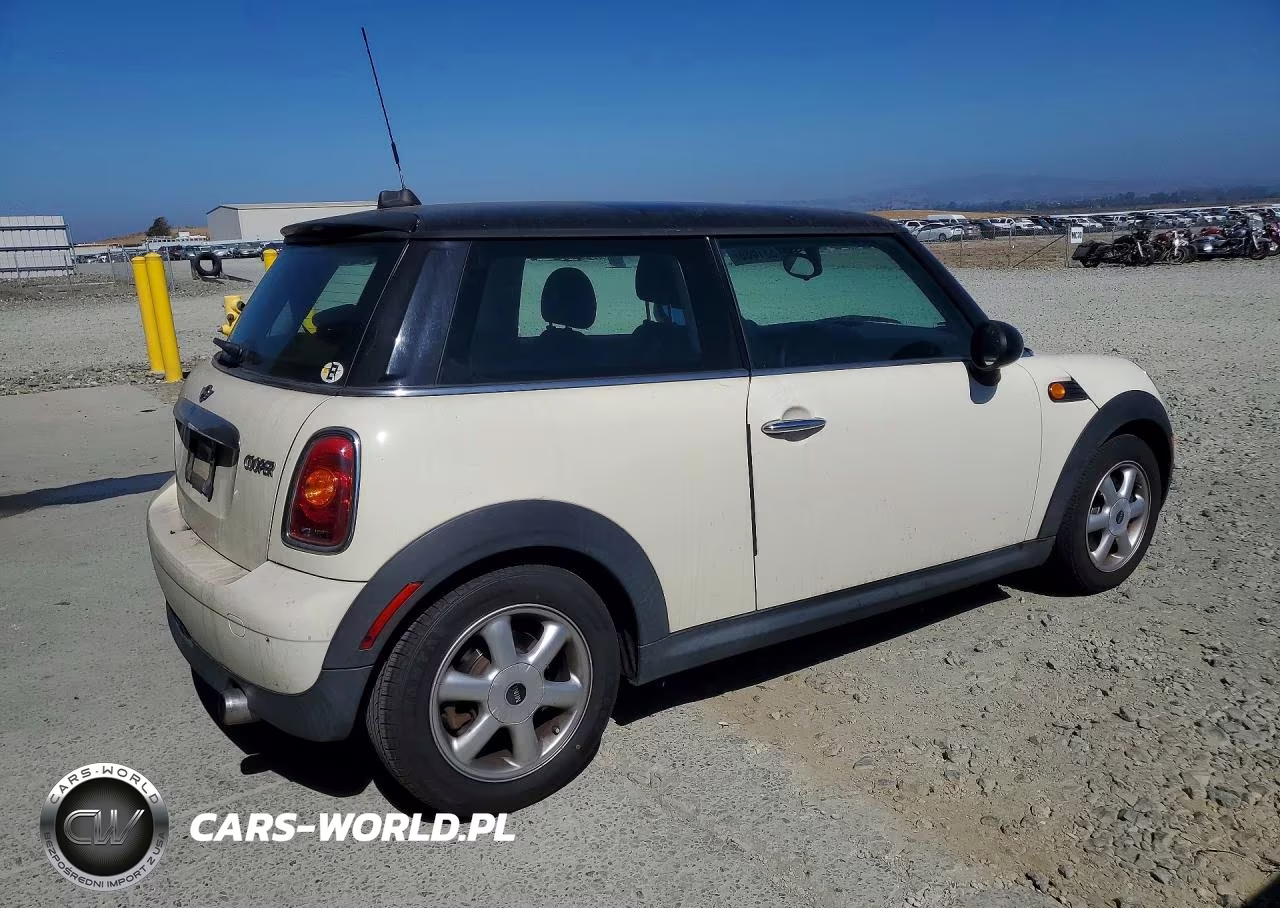2009 Mini Cooper VIN:WMWMF335X9TU75740 - 3