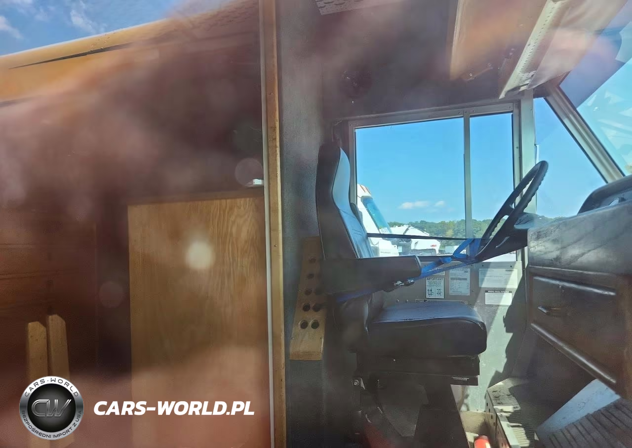 2006 Freightliner Chassis M Line Walk-In Van VIN:4UZAARBV76CW09944 - 11