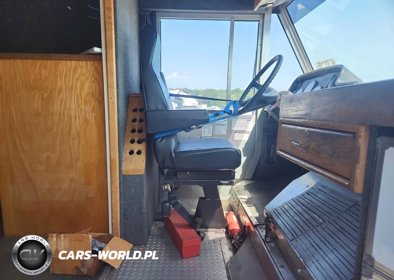 2006 Freightliner Chassis M Line Walk-In Van VIN:4UZAARBV76CW09944 - 8
