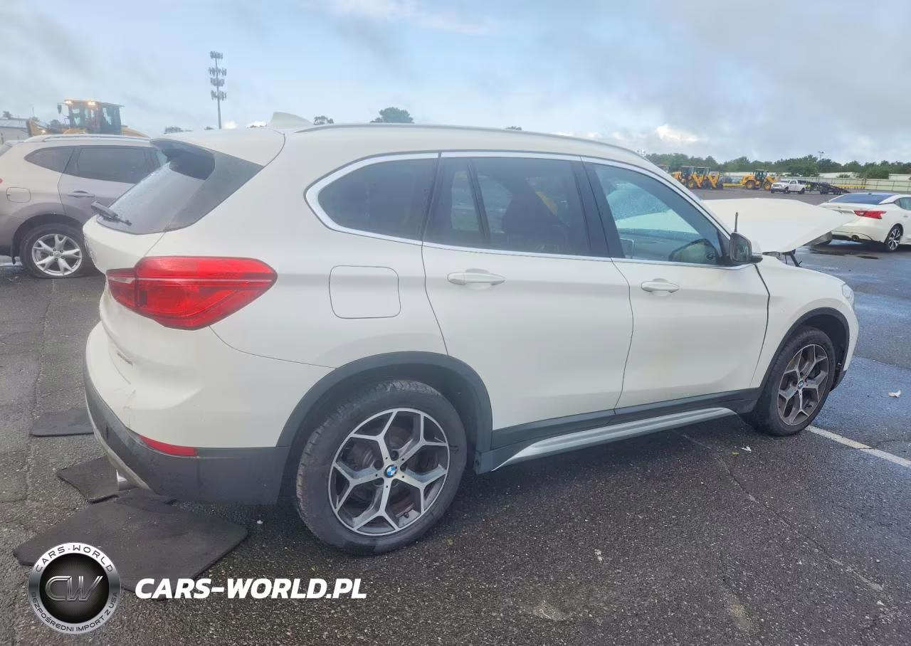 2018 BMW X1 xDrive28I VIN:WBXHT3C30J5L30326 - 3