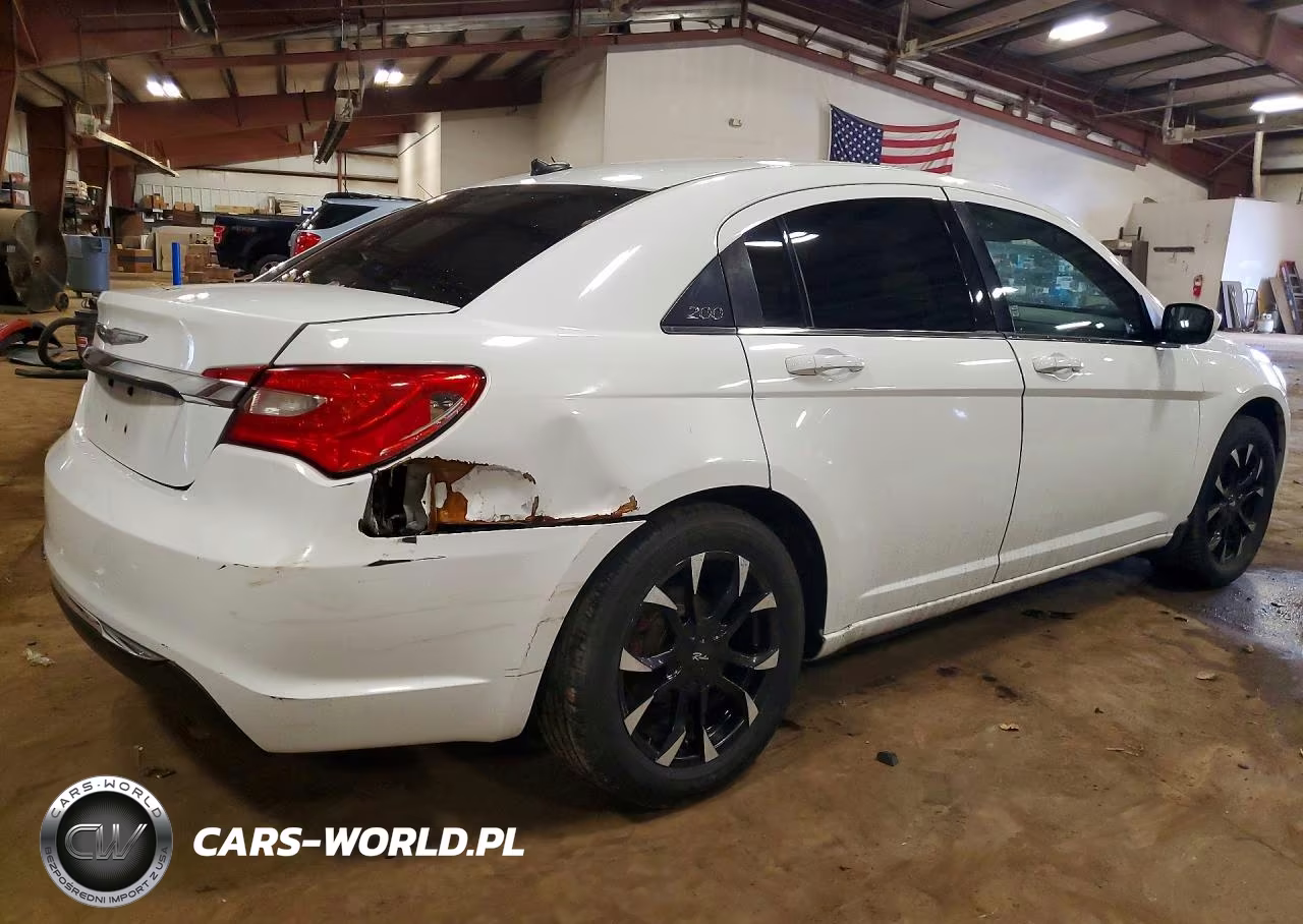 2011 Chrysler 200 Touring VIN:1C3BC1FB2BN549627 - 3