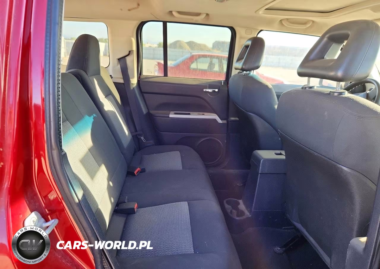 2008 Jeep Patriot Sport VIN:1J8FF28WX8D752668 - 11