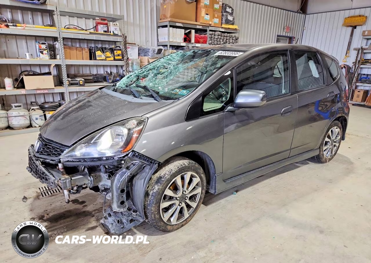 2013 Honda Fit Sport VIN:JHMGE8H52DC035169 - 1