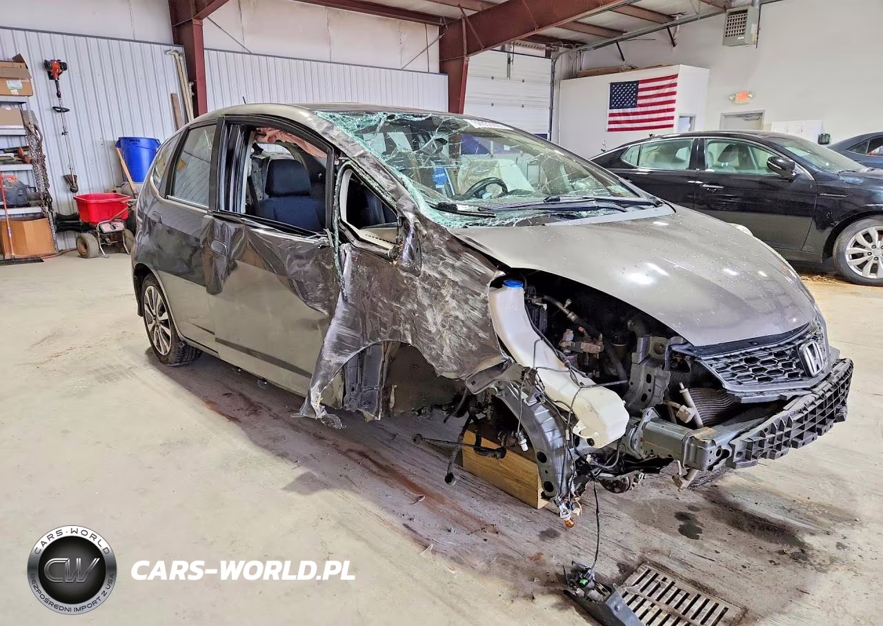 2013 Honda Fit Sport VIN:JHMGE8H52DC035169 - 4