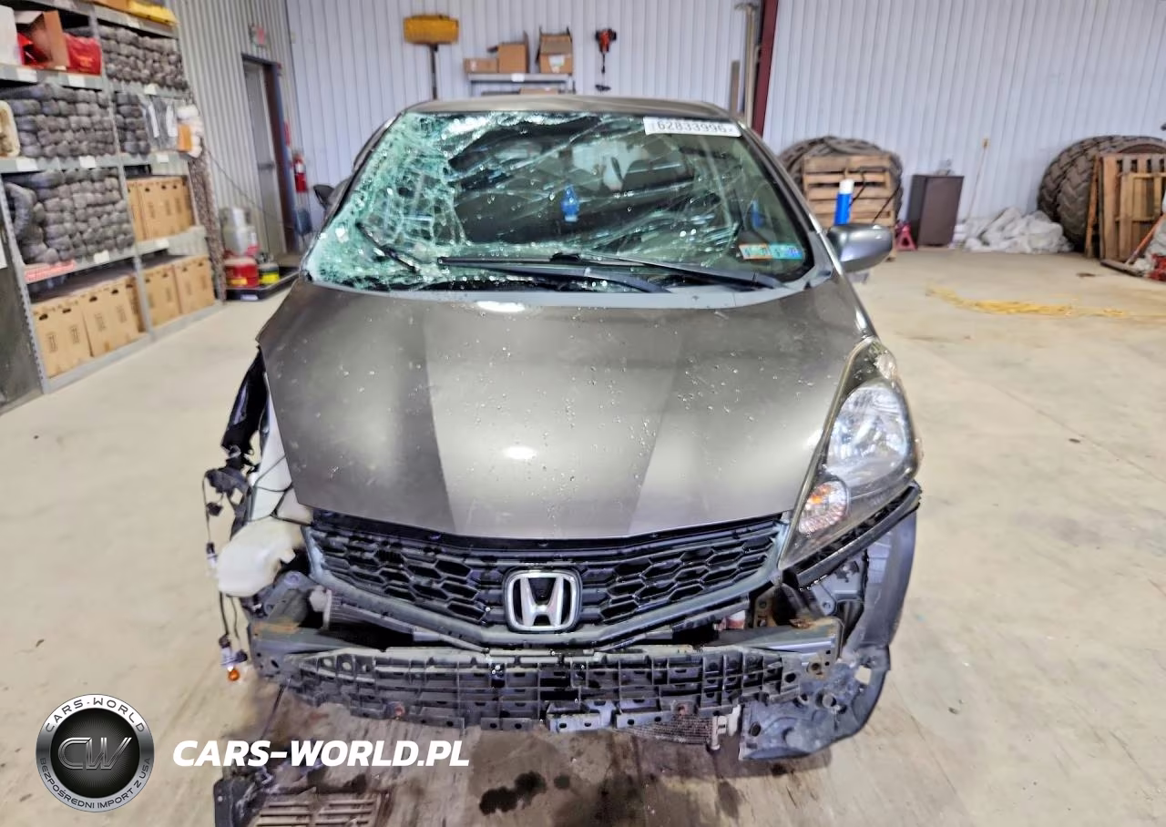 2013 Honda Fit Sport VIN:JHMGE8H52DC035169 - 5