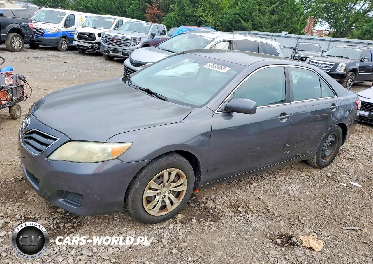 2010 Toyota Camry Le – zdjęcie 1 z 12