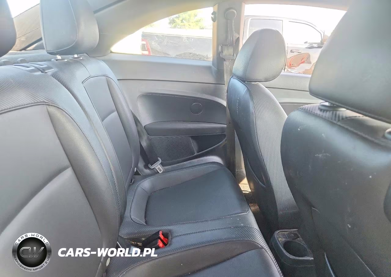 2018 Volkswagen Beetle S VIN:3VWFD7AT1JM727739 - 10