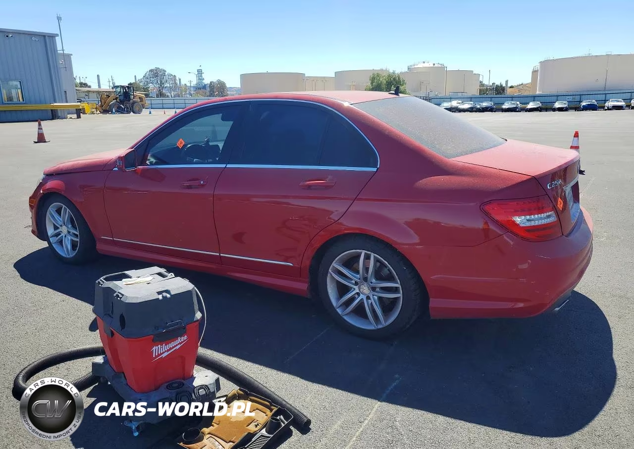 2013 Mercedes-Benz C 250 VIN:WDDGF4HB6DR266186 - 2