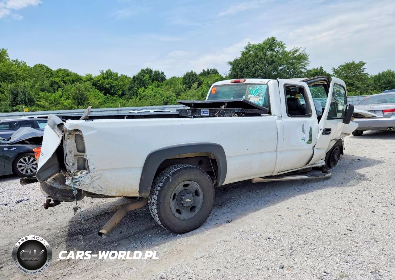 2005 Chevrolet Silverado C2500 Heavy Duty VIN:1GCHC29U85E313531 - 3