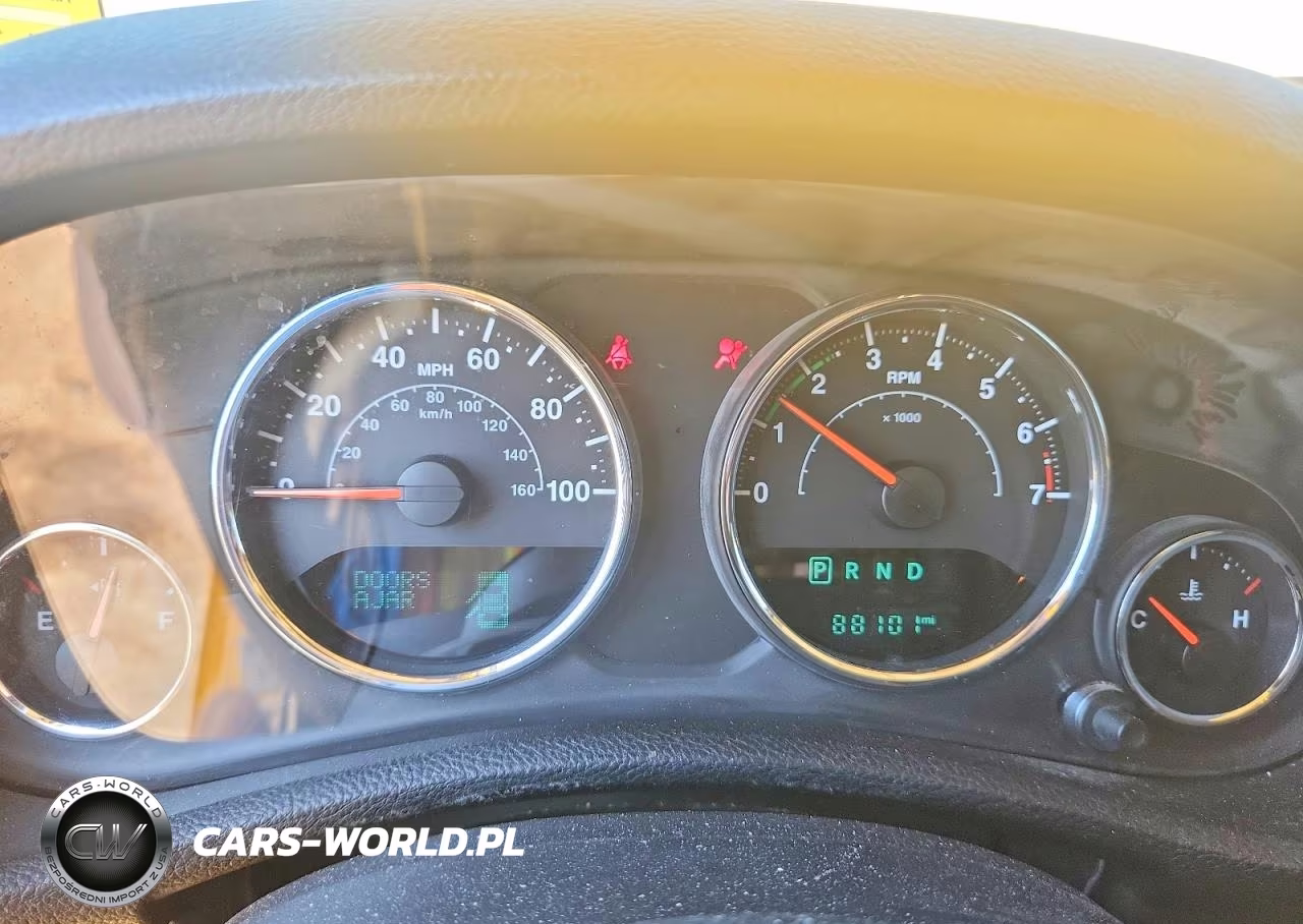2015 Jeep Wrangler Unlimited Sahara VIN:1C4HJWEG7FL547413 - 9