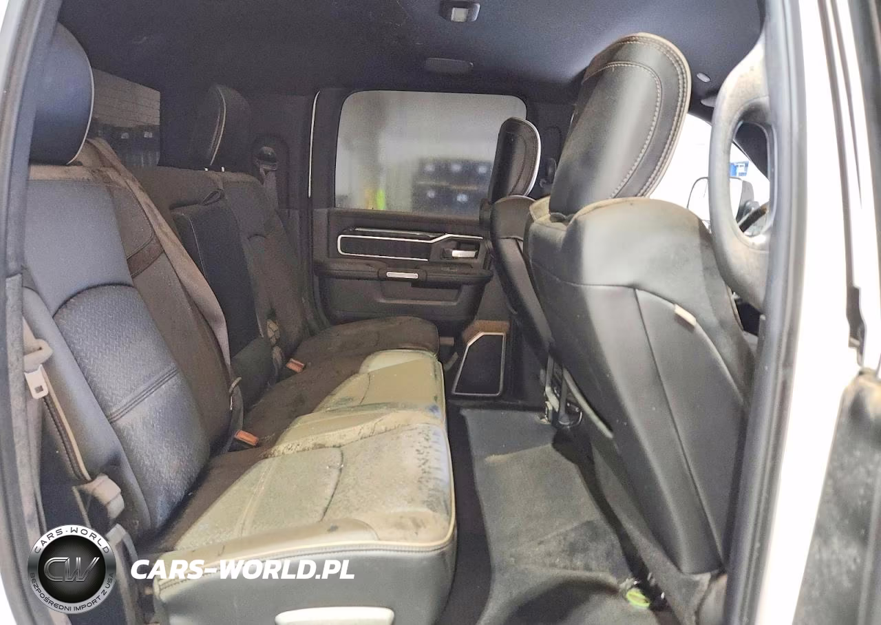 2019 Ram 2500 Laramie VIN:3C6UR5NL1KG664224 - 10