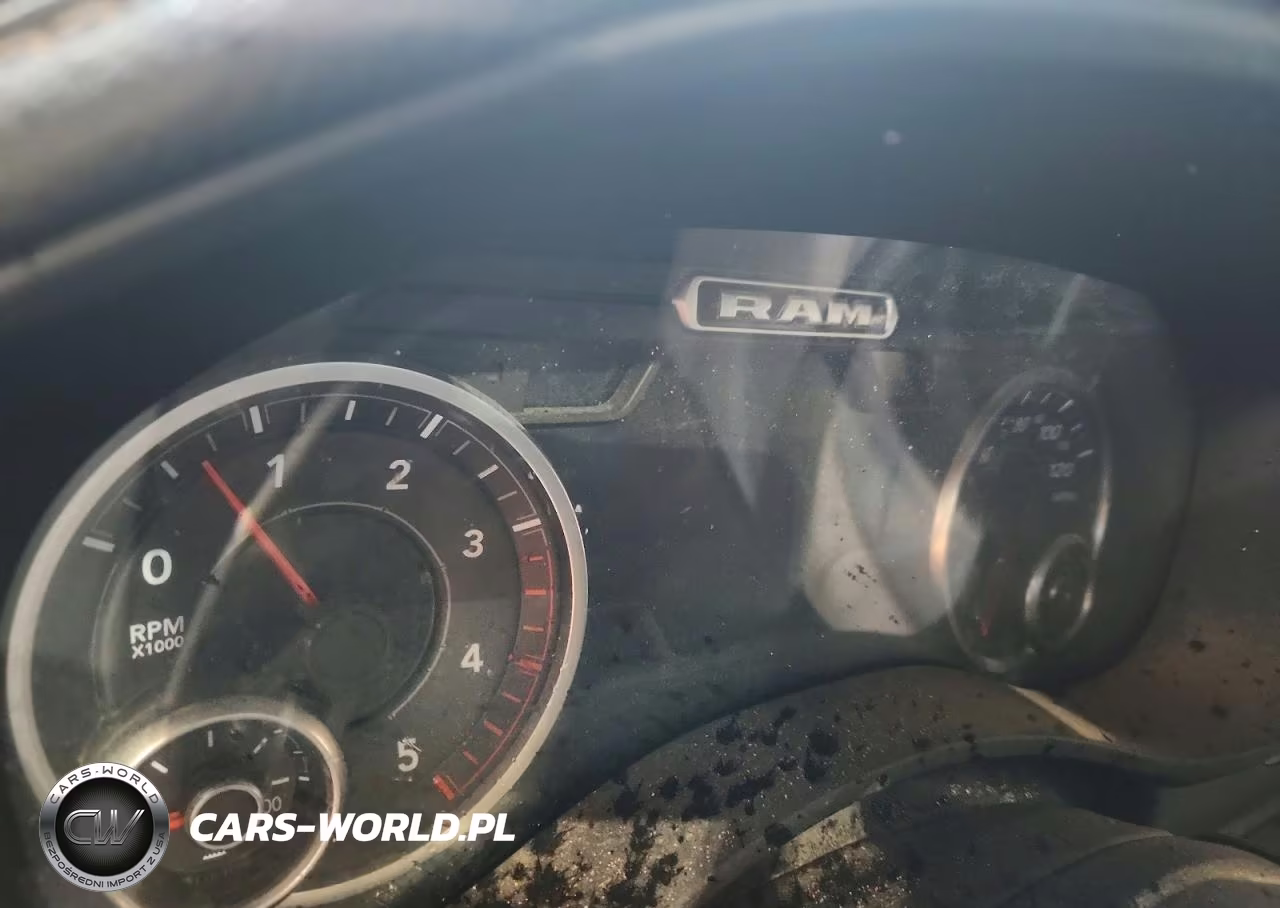 2019 Ram 2500 Laramie VIN:3C6UR5NL1KG664224 - 9