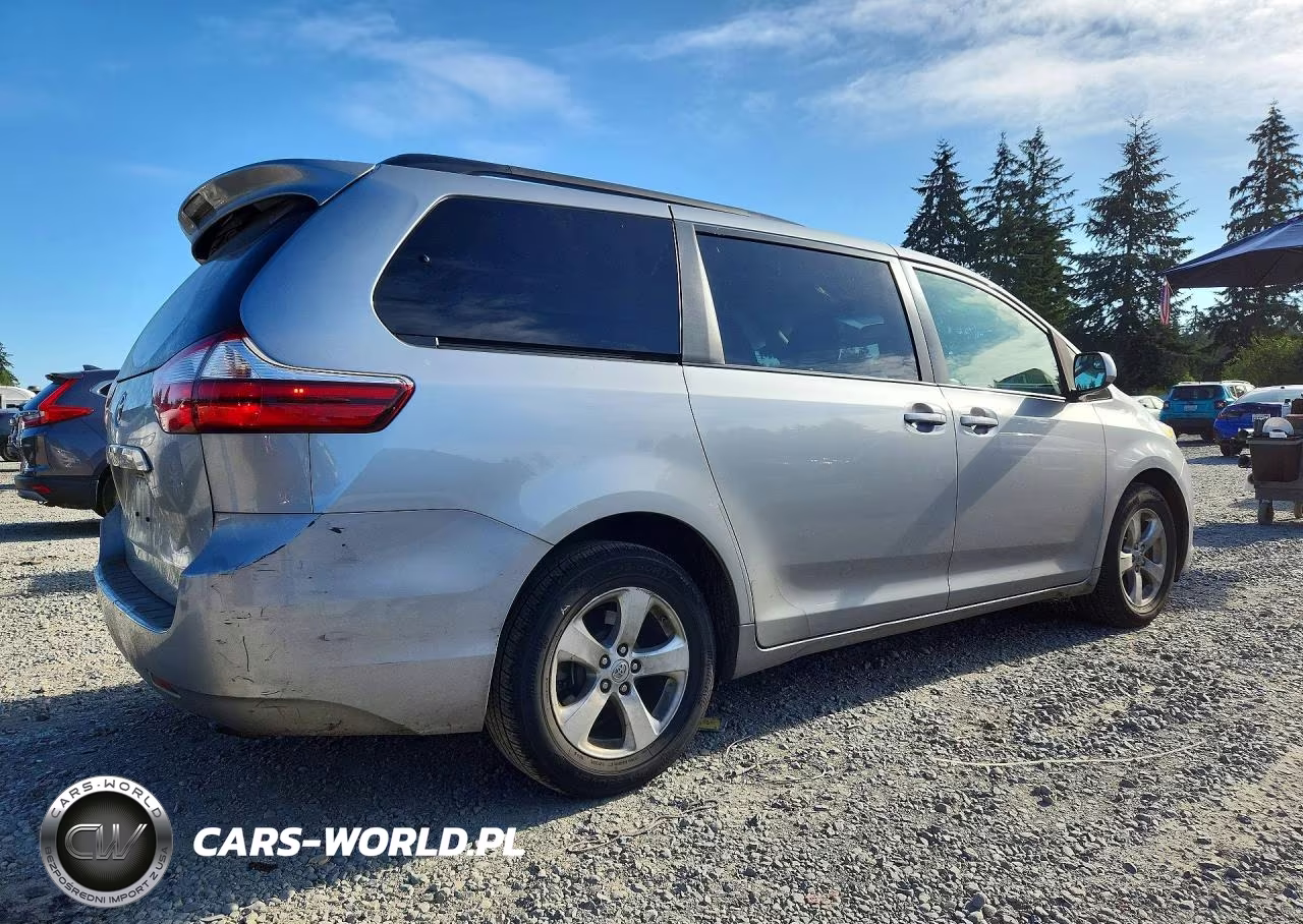 2017 Toyota Sienna Le VIN:5TDKZ3DC5HS837467 - 3