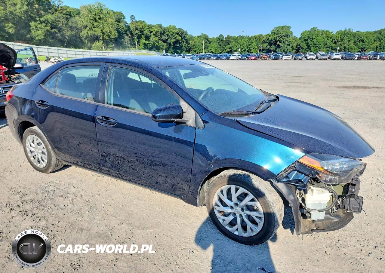 2018 Toyota Corolla Le VIN:5YFBURHE9JP846779 - 4