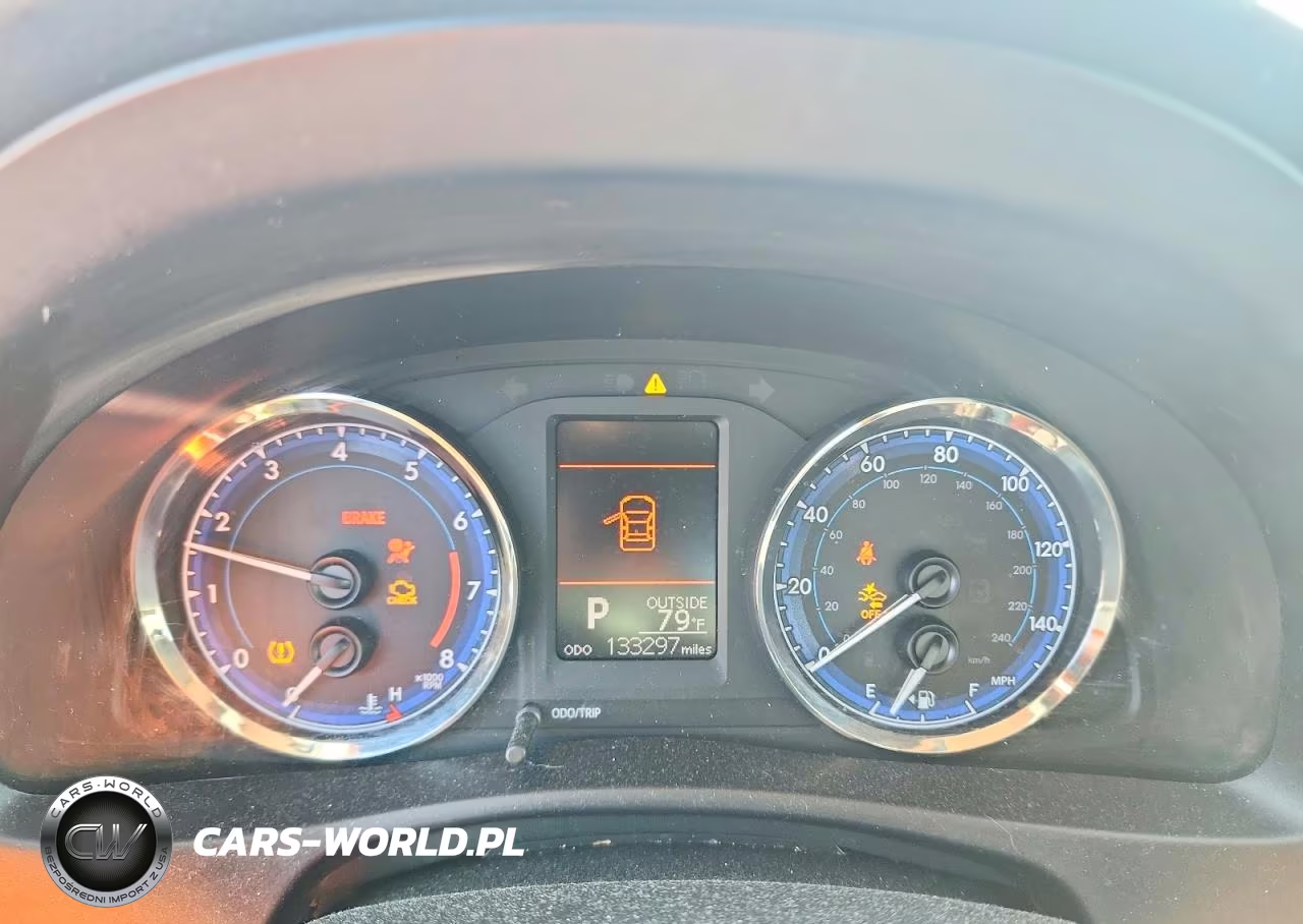 2018 Toyota Corolla Le VIN:5YFBURHE9JP846779 - 9