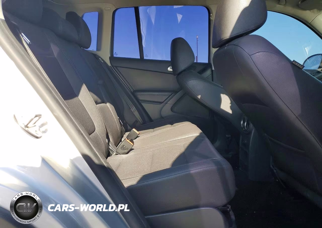 2016 Volkswagen Tiguan S VIN:WVGAV7AX6GW525884 - 10
