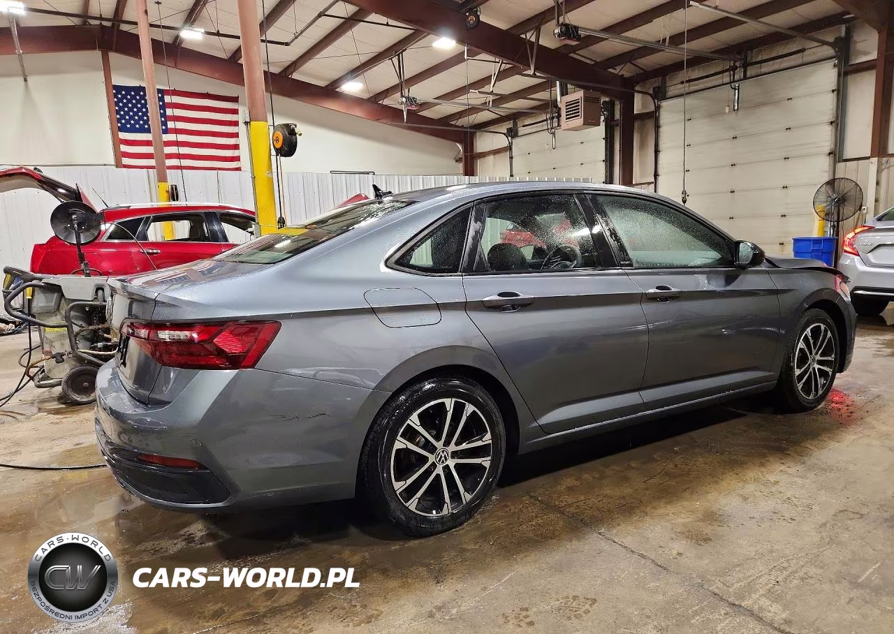 2023 Volkswagen Jetta Sport VIN:3VWBM7BU3PM035156 - 3