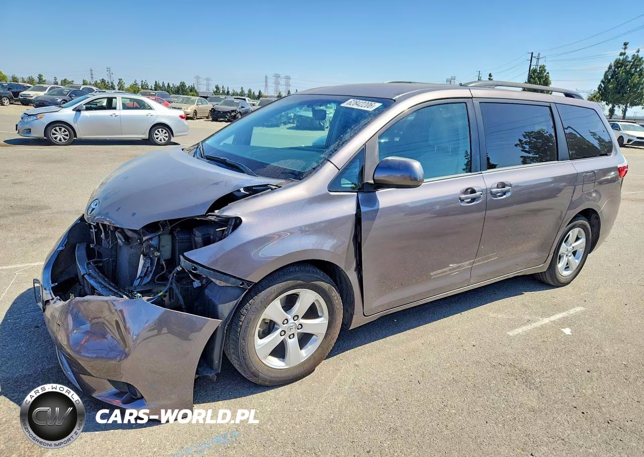 2017 Toyota Sienna Le – zdjęcie 1 z 12