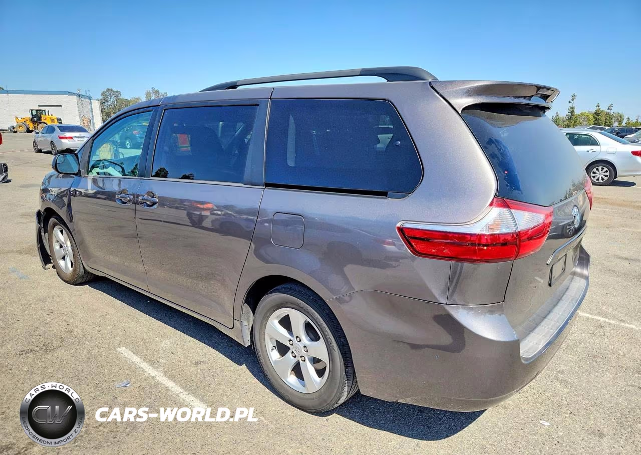 2017 Toyota Sienna Le VIN:5TDKZ3DC4HS784261 - 2