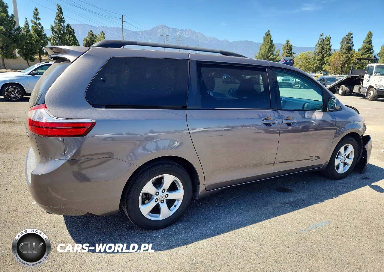 2017 Toyota Sienna Le VIN:5TDKZ3DC4HS784261 - 3