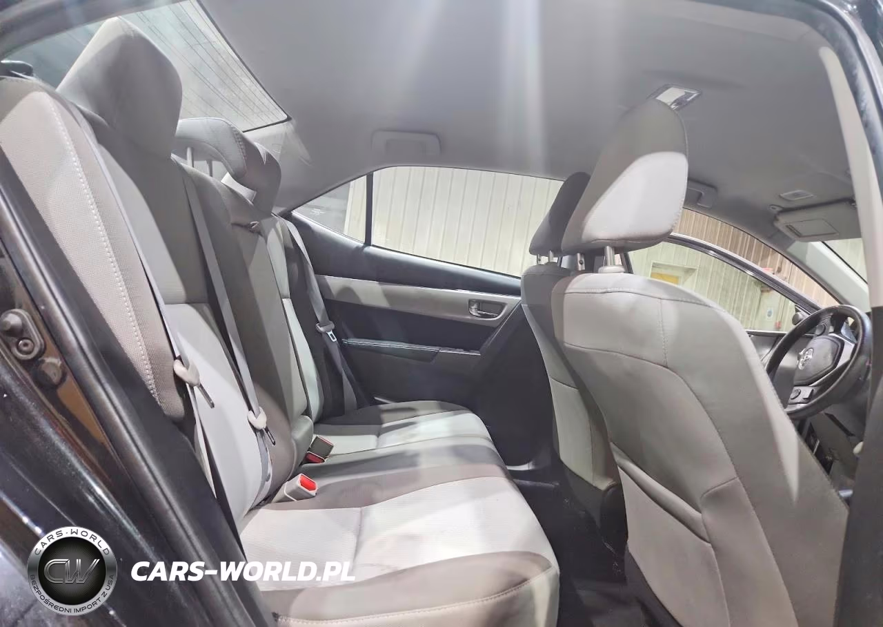 2018 Toyota Corolla Le VIN:5YFBURHE8JP835448 - 10