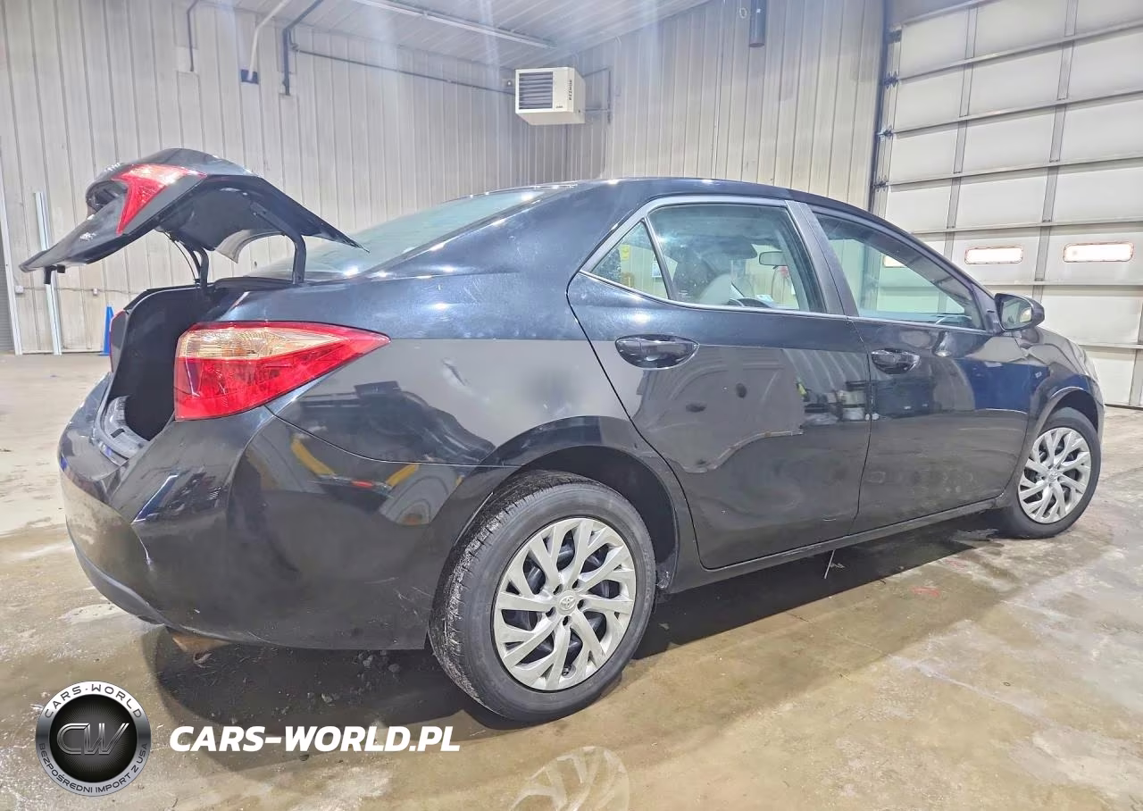 2018 Toyota Corolla Le VIN:5YFBURHE8JP835448 - 3