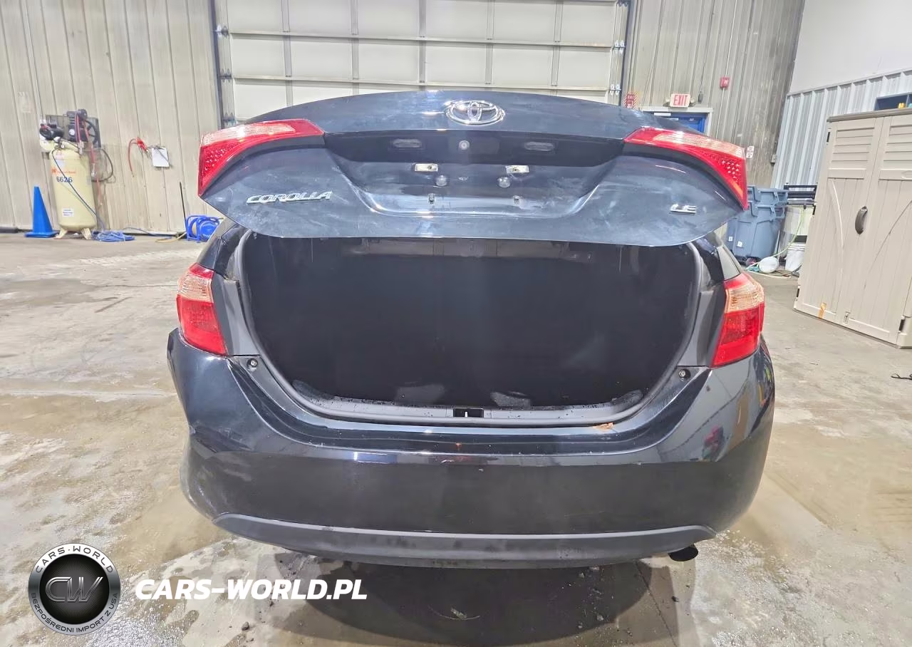 2018 Toyota Corolla Le VIN:5YFBURHE8JP835448 - 6