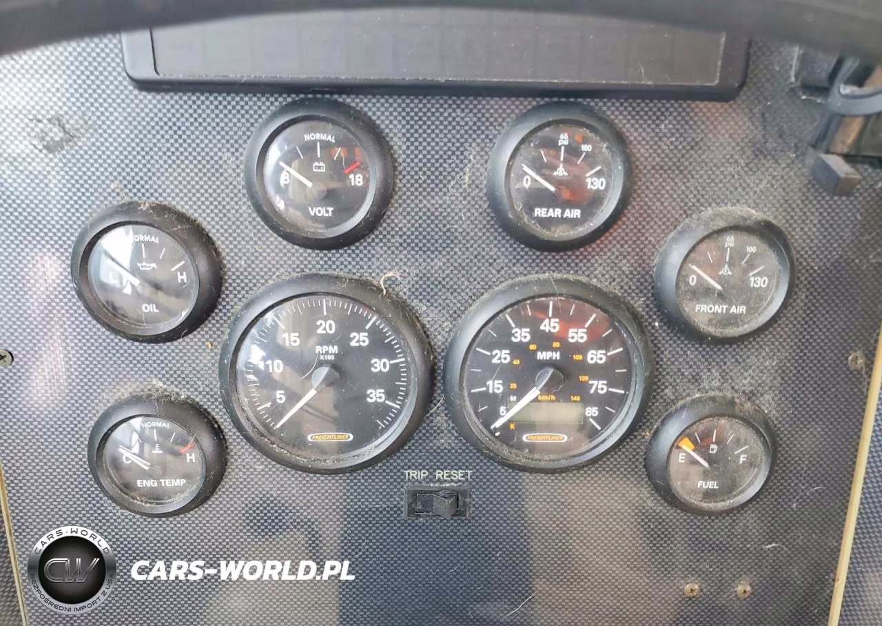 2002 Freightliner Chassis X Line Motor Home VIN:4UZAAHAK62CK56026 - 8
