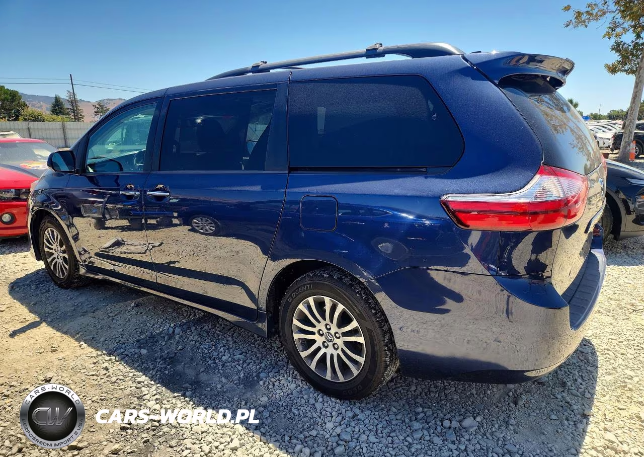 2018 Toyota Sienna Xle 8 Passenger VIN:5TDYZ3DC8JS928331 - 2