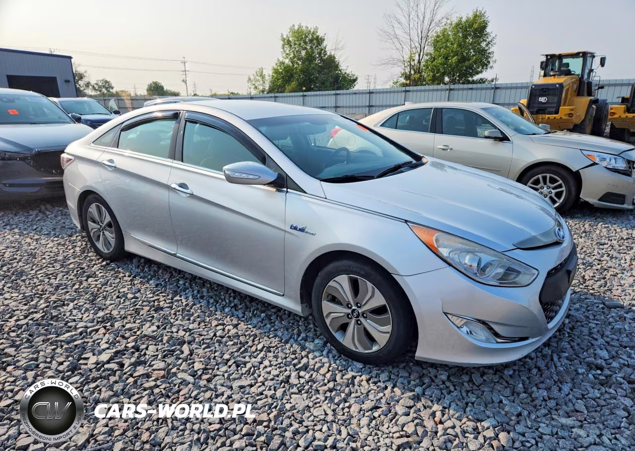 2013 Hyundai Sonata Hybrid VIN:KMHEC4A40DA097542 - 4