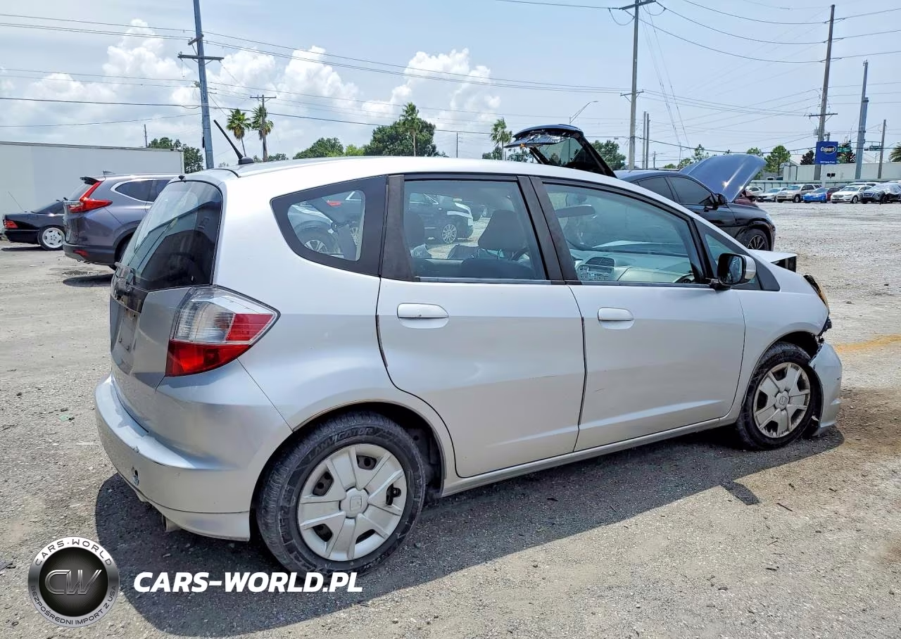 2013 Honda Fit VIN:JHMGE8H35DC080895 - 3